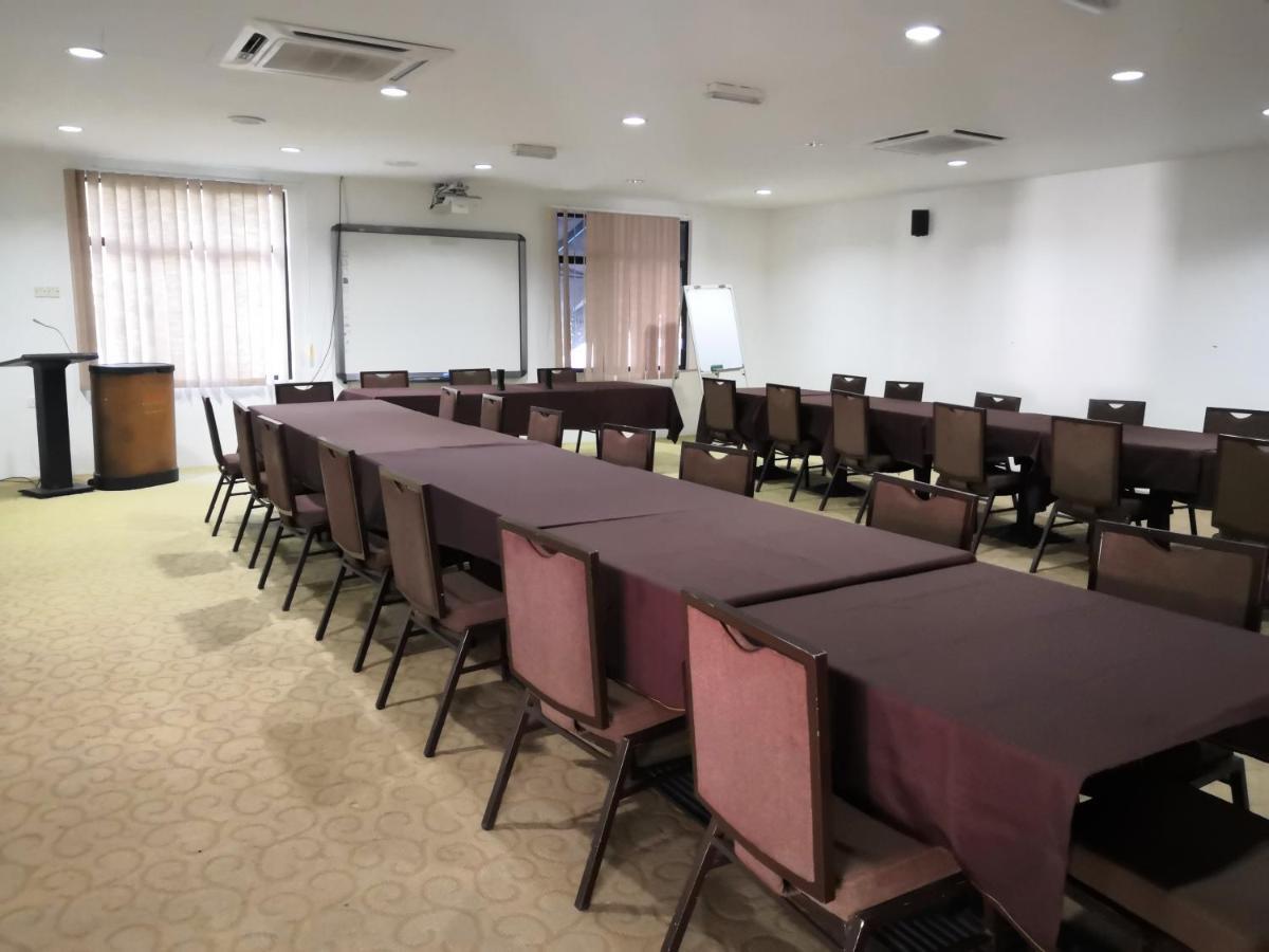 Alia Residence Business Resort Padang Mat Sirat Ngoại thất bức ảnh