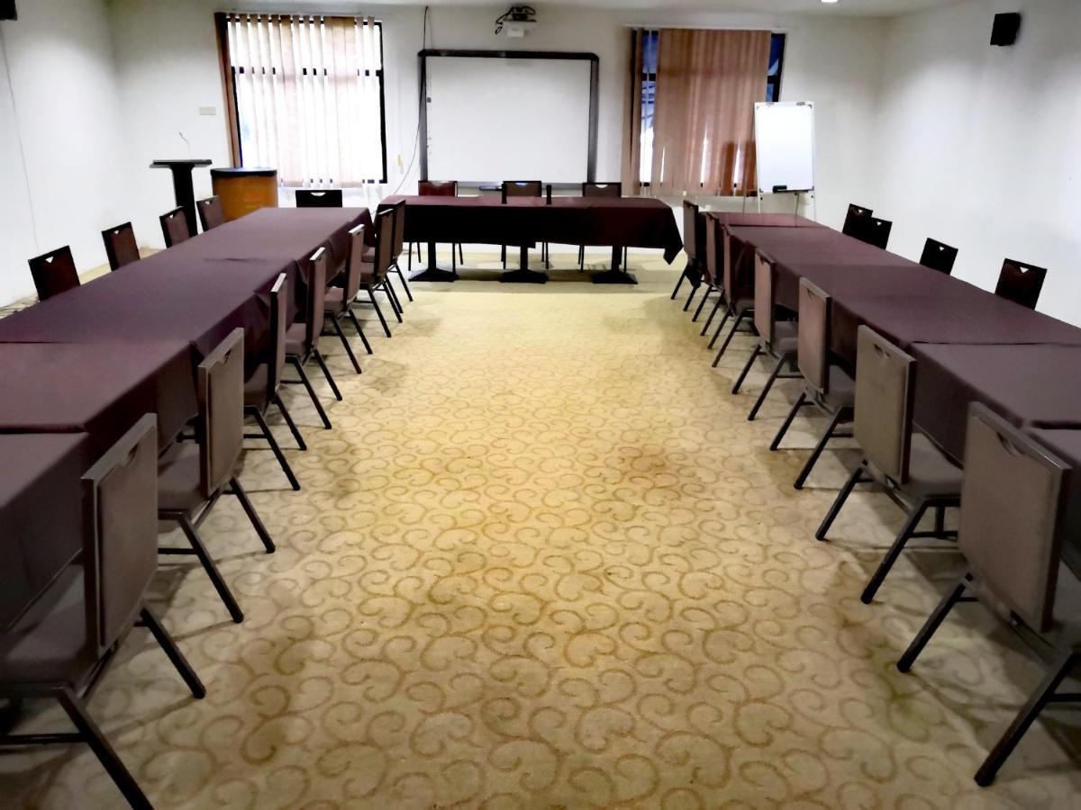 Alia Residence Business Resort Padang Mat Sirat Ngoại thất bức ảnh
