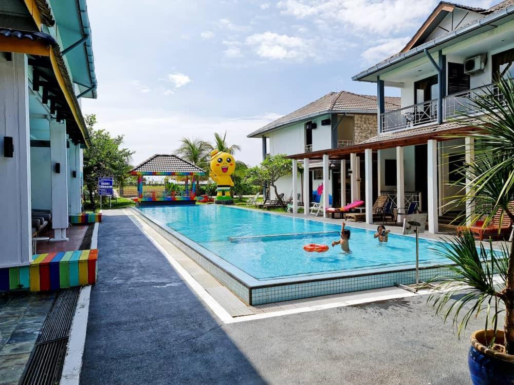 Alia Residence Business Resort Padang Mat Sirat Ngoại thất bức ảnh