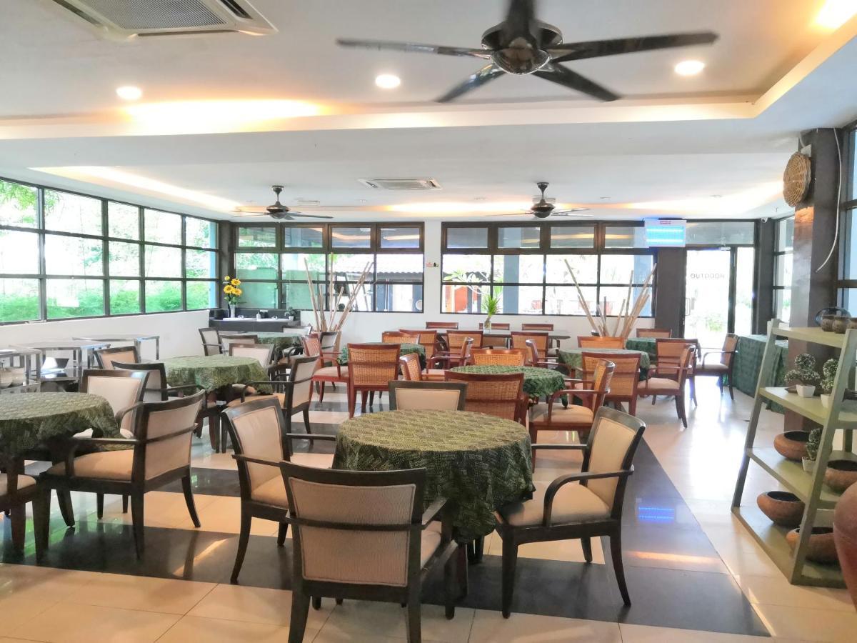 Alia Residence Business Resort Padang Mat Sirat Ngoại thất bức ảnh