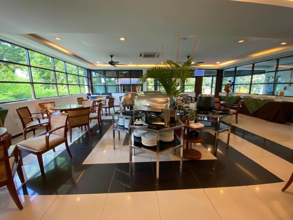 Alia Residence Business Resort Padang Mat Sirat Ngoại thất bức ảnh