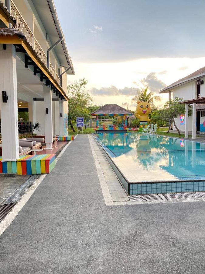 Alia Residence Business Resort Padang Mat Sirat Ngoại thất bức ảnh