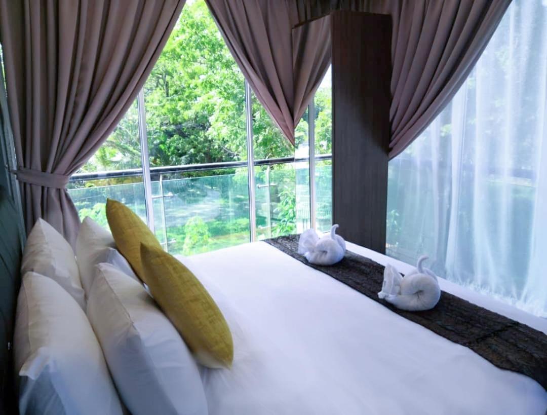 Alia Residence Business Resort Padang Mat Sirat Ngoại thất bức ảnh